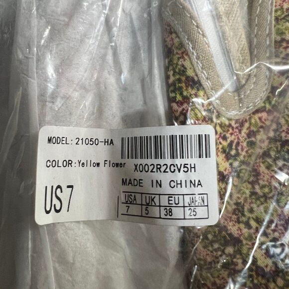 Women's Size 7 Yellow‎ Floral Slip On Sneakers - Picture 12 of 12